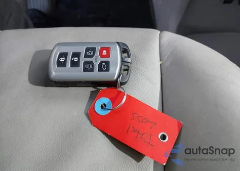 2011 Toyota Sienna Limited z USA, uszkodzony, nr VIN 5TDDK3DC2BS028979